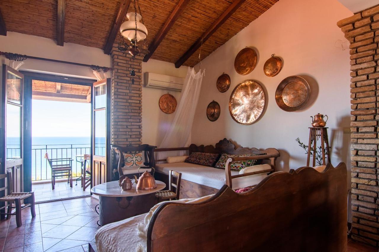 Eros Pittoresque Retreats - Perfect location, Panoramic Seaview Koróni Exterior foto