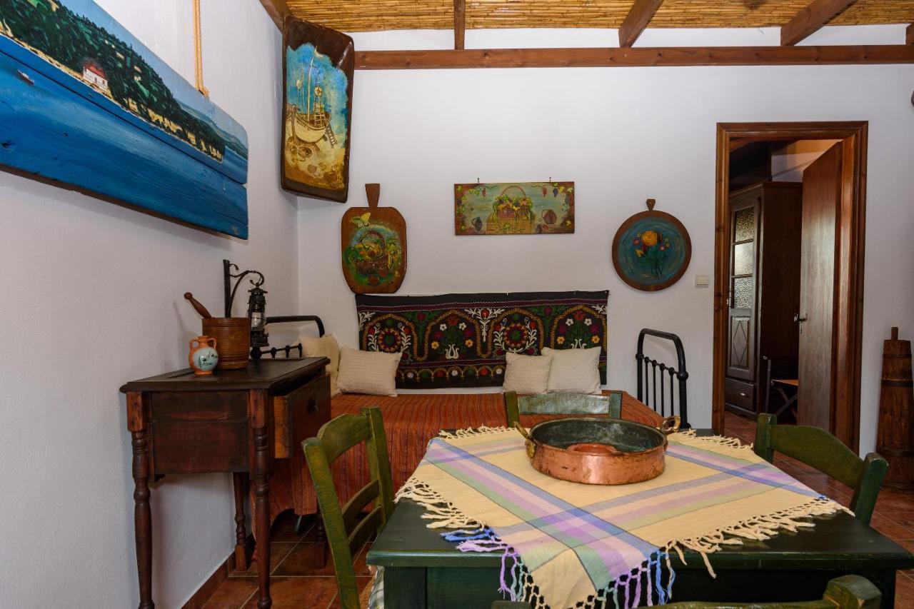 Eros Pittoresque Retreats - Perfect location, Panoramic Seaview Koróni Exterior foto