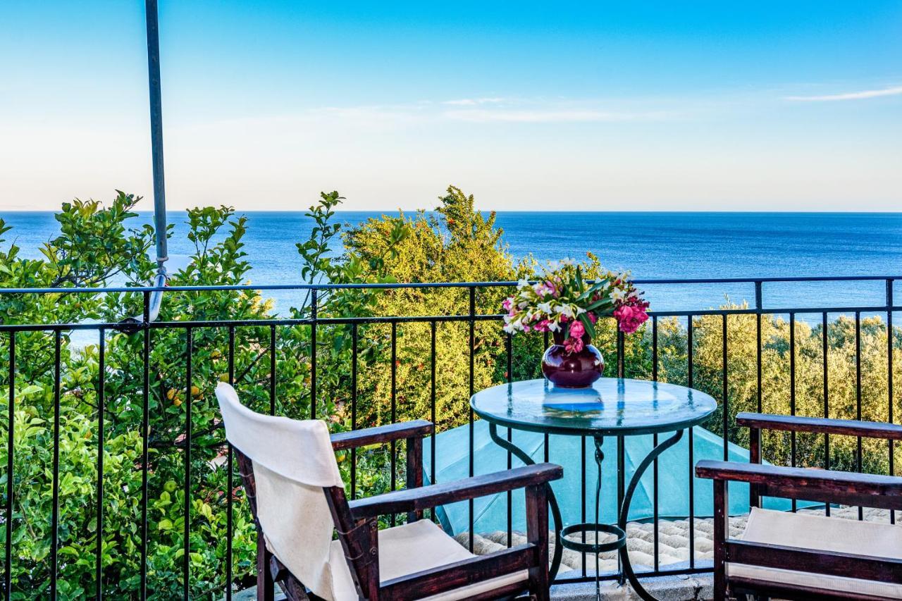 Eros Pittoresque Retreats - Perfect location, Panoramic Seaview Koróni Exterior foto