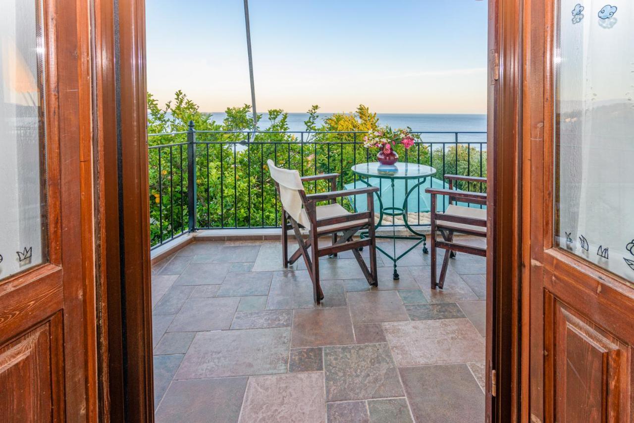 Eros Pittoresque Retreats - Perfect location, Panoramic Seaview Koróni Exterior foto